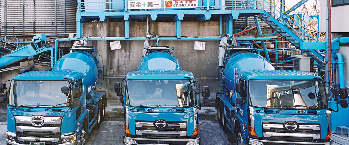 ドラム内の清掃は、品質向上のために大切な作業の一つです。