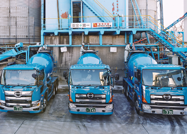 ドラム内の清掃は、品質向上のために大切な作業の一つです。