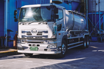 バラセメントローリー車